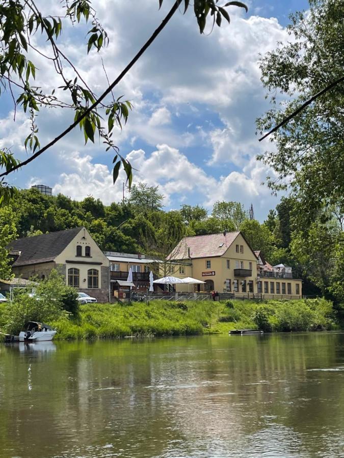 Отель Gasthof Alter Felsenkeller Наумбург Экстерьер фото